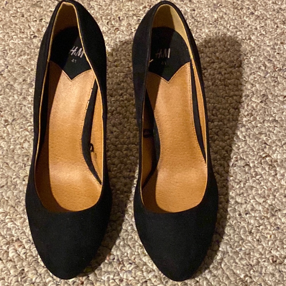 H & M black suede shoes. 9.5. Excellent condition.